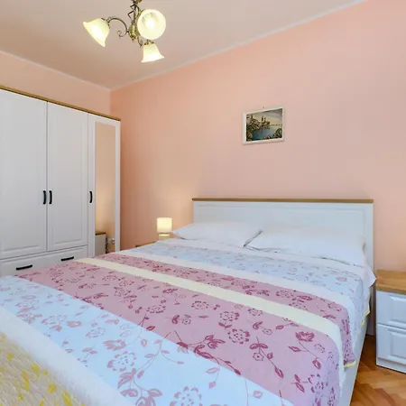 Bugenvilia Apartment *